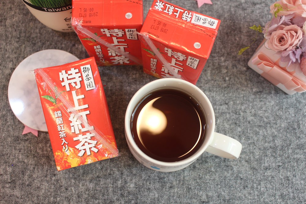 【自製鮮奶茶】御茶園特上紅茶＋鮮奶