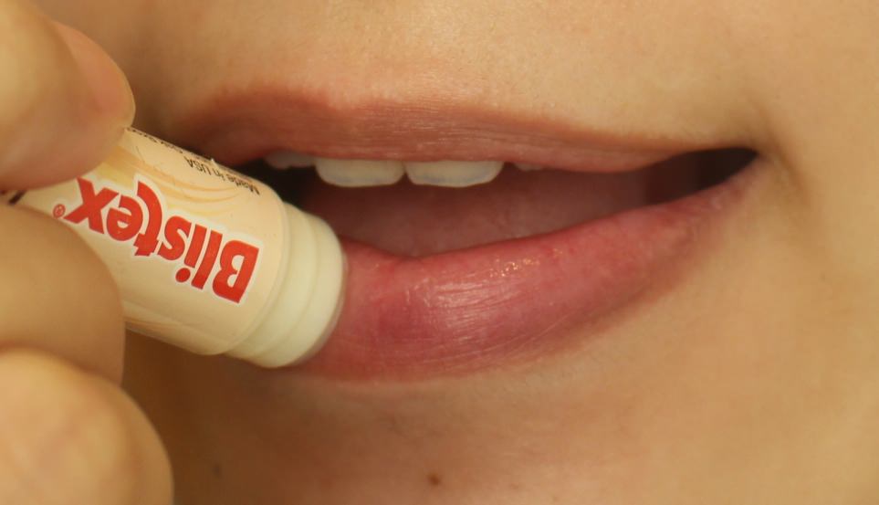 【護唇膏心得】Blistex碧唇-Q10精華豐潤護唇膏vs.日本三種奶油極滋潤護唇膏
