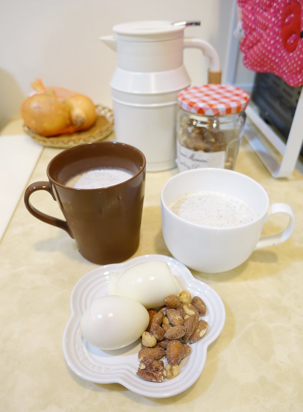 【小花廚房】蜂蜜芝麻蘋果牛奶~我的美容減脂早餐果汁