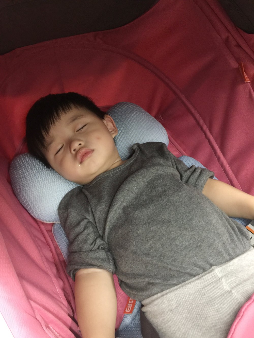 【育兒】嬰兒推車坐墊也有天絲款！air cossi超透氣抗菌天絲坐墊好舒服啊～
