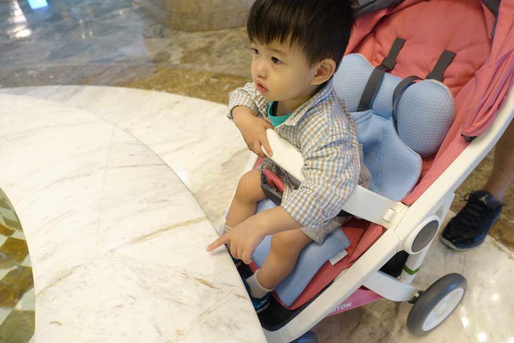 【育兒】嬰兒推車坐墊也有天絲款！air cossi超透氣抗菌天絲坐墊好舒服啊～