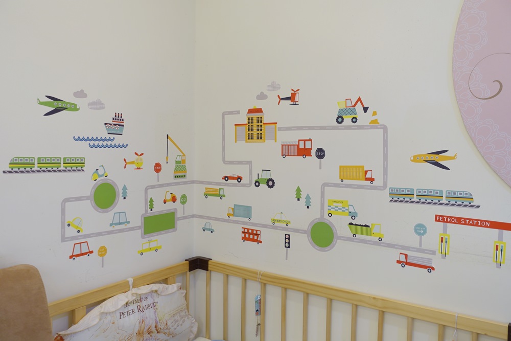 【育兒好物】英國Walltastic兒童壁貼~幫男寶貼一面車車牆吧！(霧面好質感+可重複黏貼)