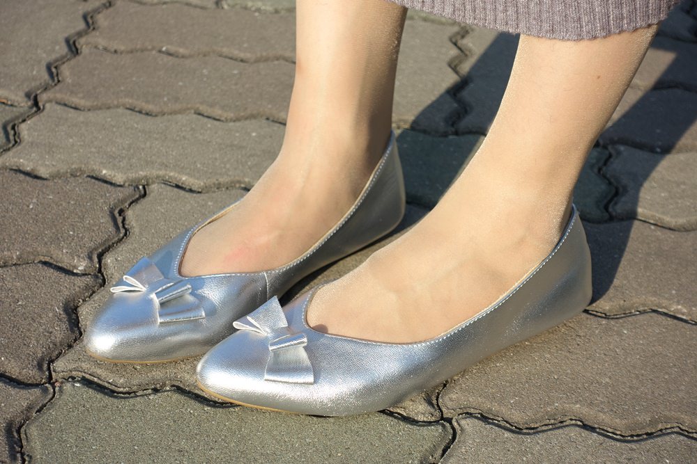 【穿搭】Minimalist銀色蝴蝶結平底鞋-我最常穿的OL通勤平底鞋