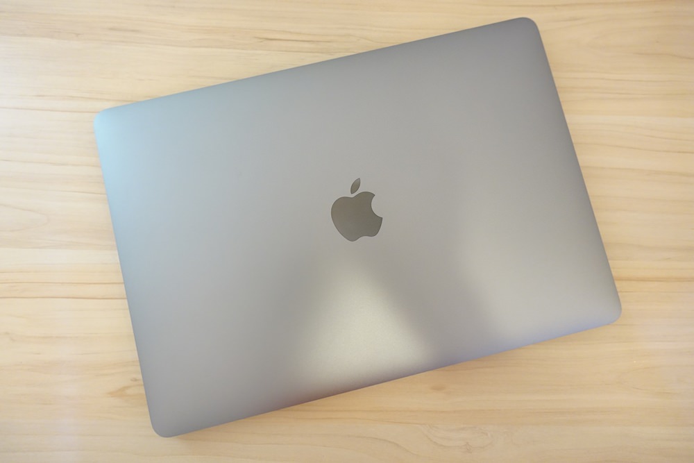 【3C周邊】MacBook螢幕怎麼清潔?網路上大推的美國RadTech螢幕擦拭布真的是名不虛傳~(MacBook防塵保護套也好用)