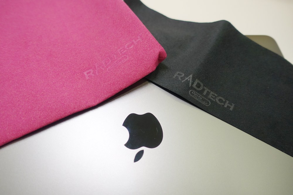 【3C周邊】MacBook螢幕怎麼清潔?網路上大推的美國RadTech螢幕擦拭布真的是名不虛傳~(MacBook防塵保護套也好用)