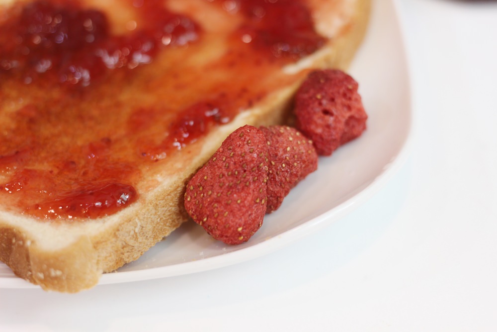 【COSTCO好物】最近愛吃的乾燥草莓&乾燥蘋果片 (同場加映我們家回購N瓶的草莓果醬)