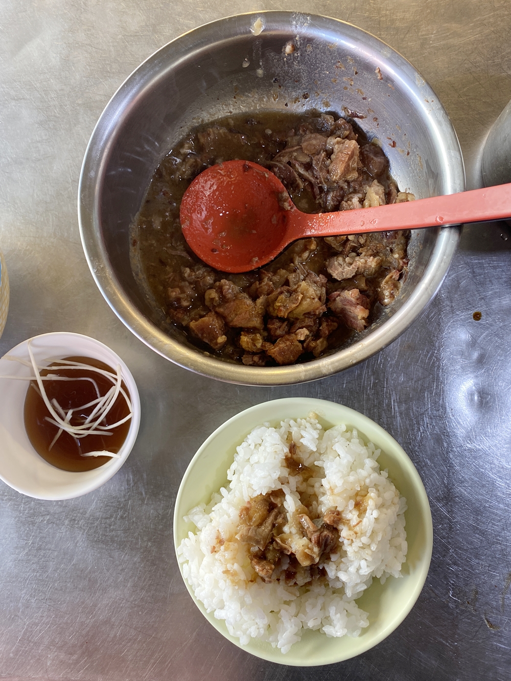 台南崇德菜市場牛肉湯肉燥飯