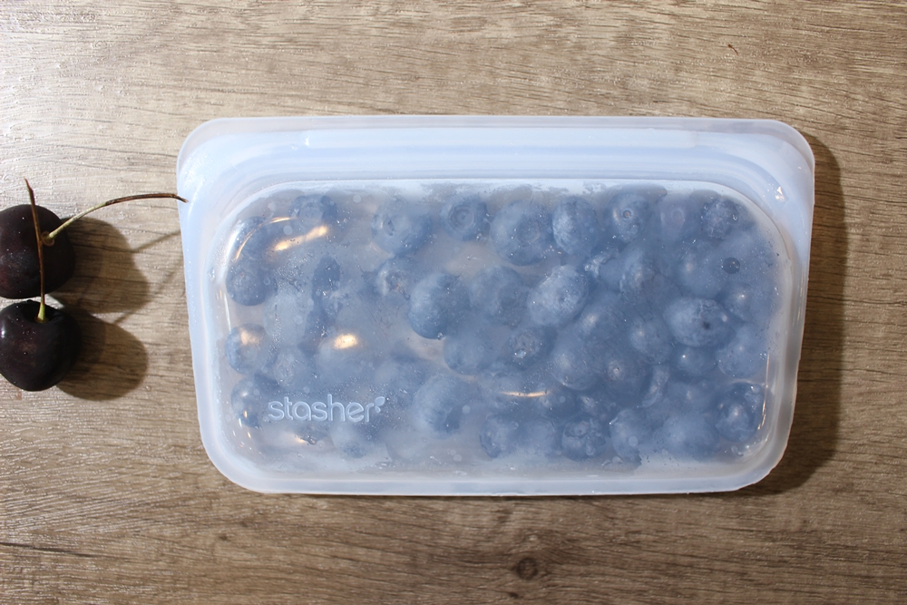 stasher長形矽膠袋裝藍莓