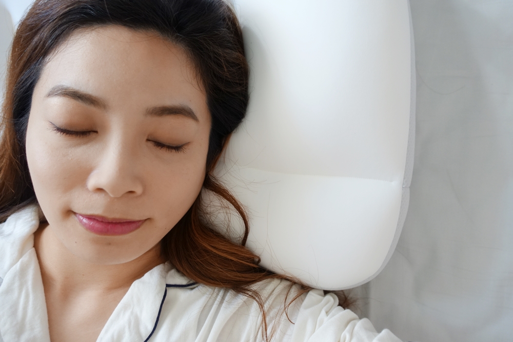 【Sleep】讓側睡人感動到哭的枕頭，肩頸支撐度100%，不愧是日本熱賣No.1的王樣の極夢枕
