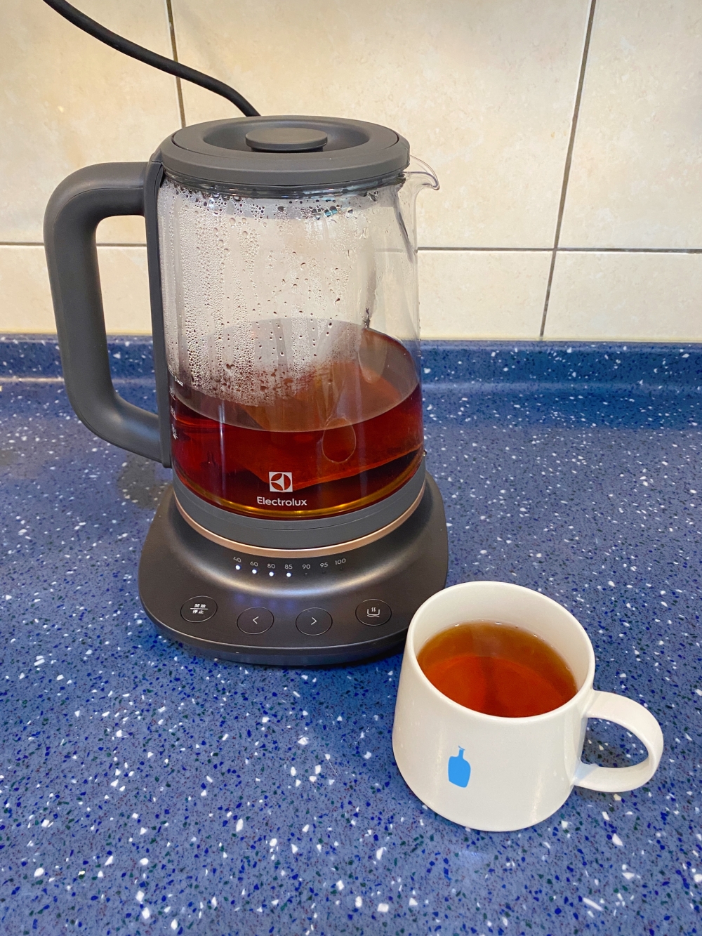 伊萊克斯 E7GK1-73BP 玻璃溫控電茶壺 煮好紅茶
