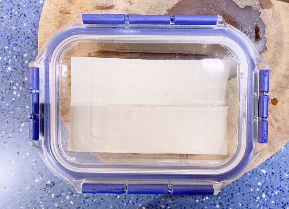 豆腐保存 用樂扣樂扣頂級透明耐熱玻璃保鮮盒 避免忘記