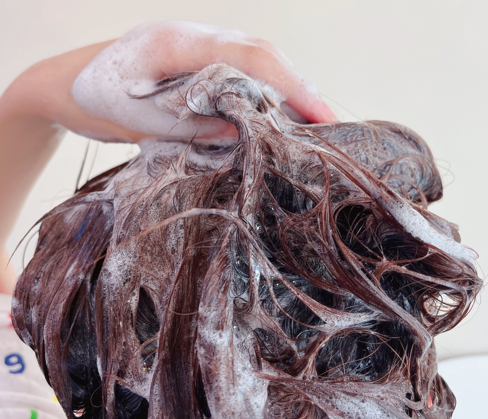 【Hair】去屑洗髮精推薦：全新的海倫仙度絲訂製洗髮精來囉！頭皮也要「訂製去屑」，科研款三週見效讓我的頭不癢啦！