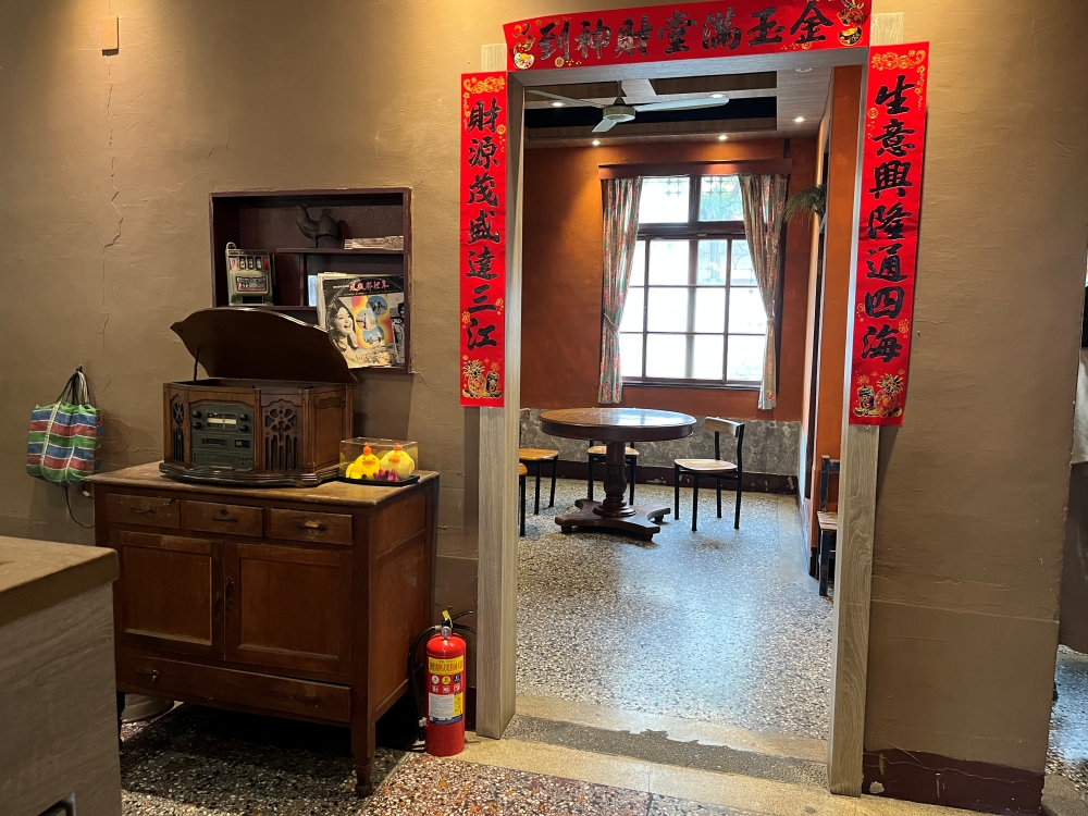 台南炸雞洋行榮譽店內用座位日式復古老宅