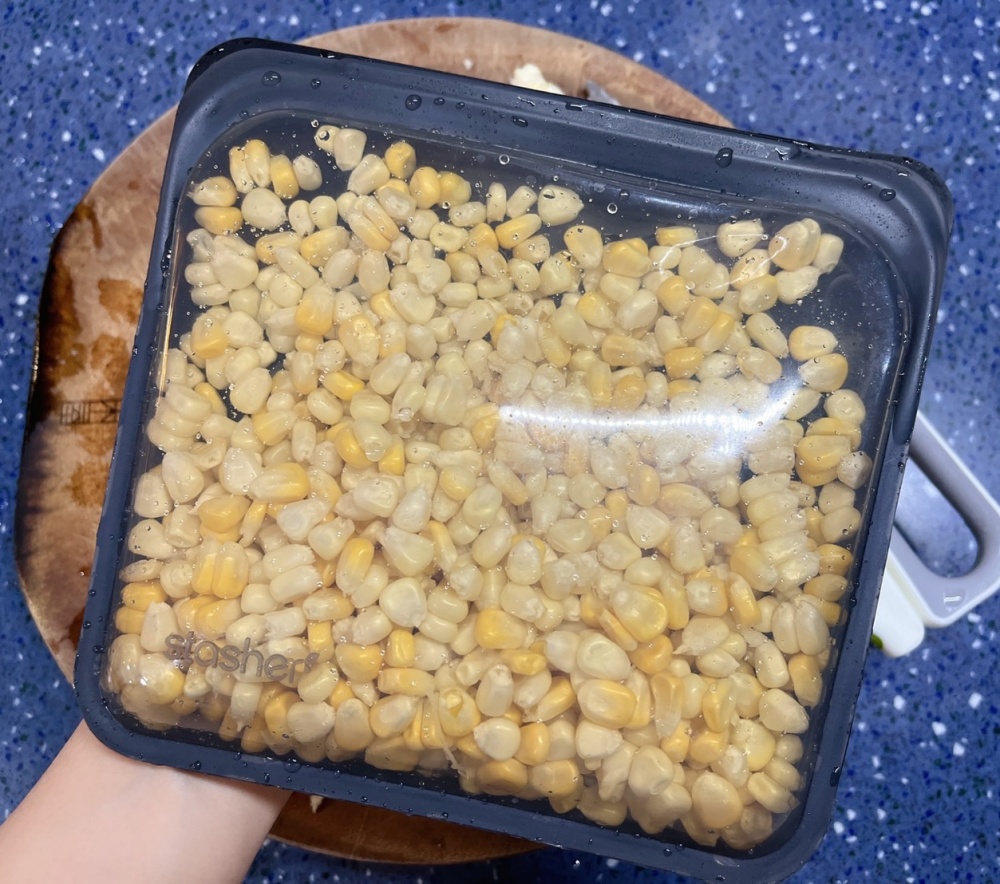 用stasher矽膠食物袋保存玉米粒