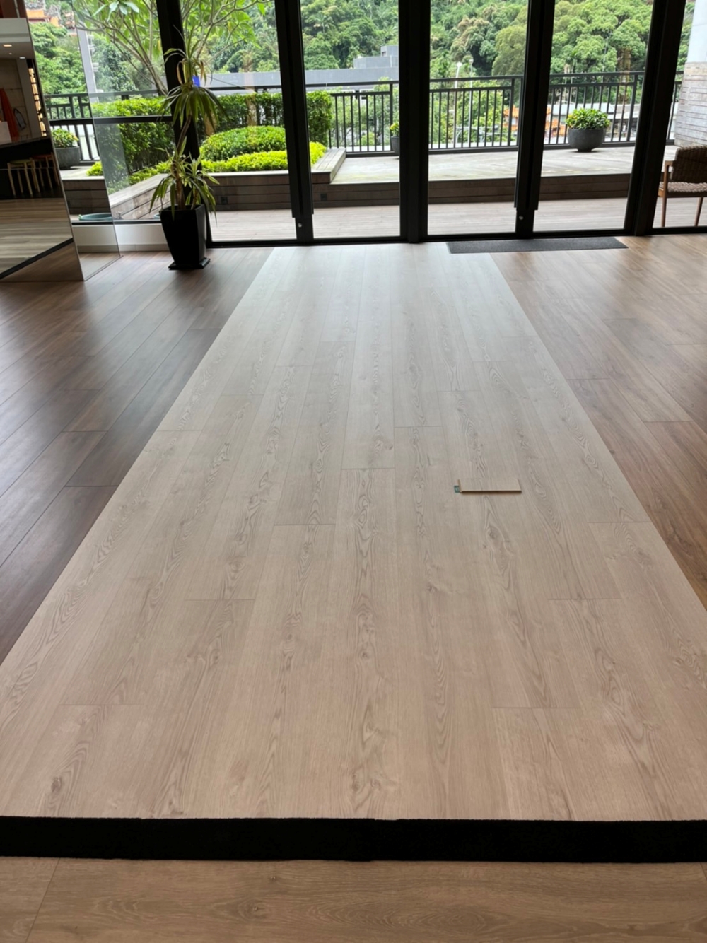 德國MEISTER超耐磨地板展示中心 偏白色木地板 冰島橡木