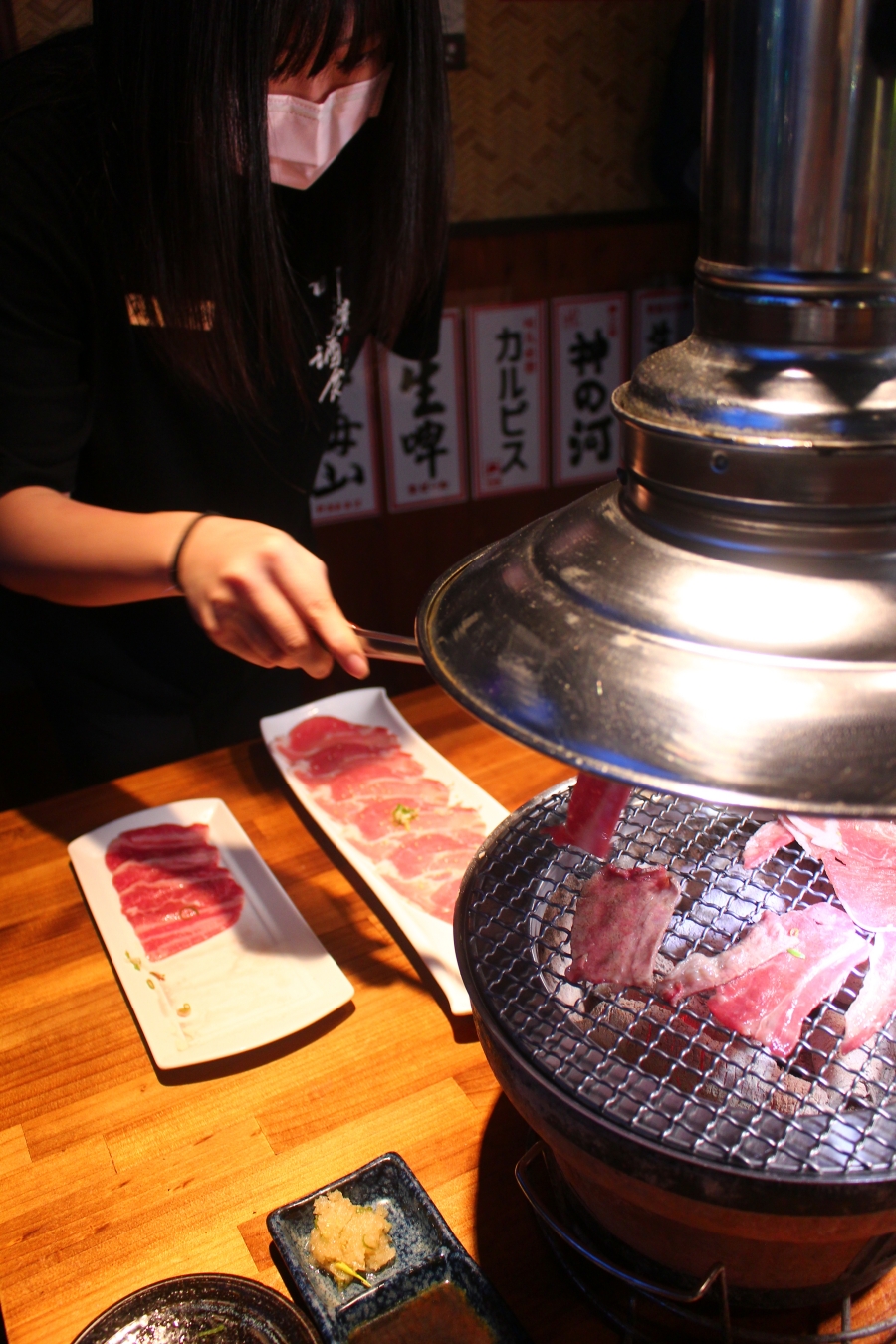 板橋町燒酒食有提供桌邊烤肉服務