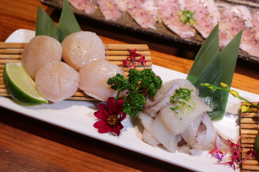 板橋町燒酒食海鮮盤的日本干貝、辣味軟絲