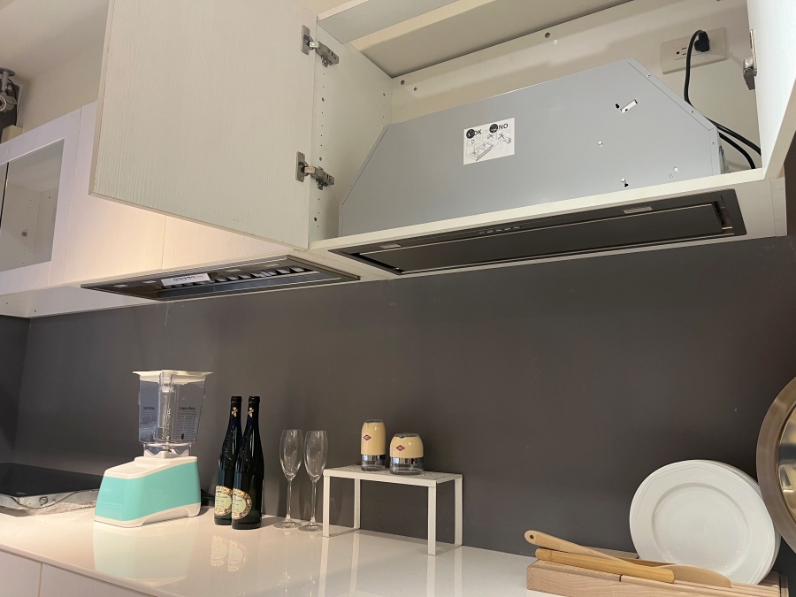 義大利Falmec隱藏式排油煙機，把抽油煙機藏在上櫃裡面，大家居家裝潢廚房時可以參考