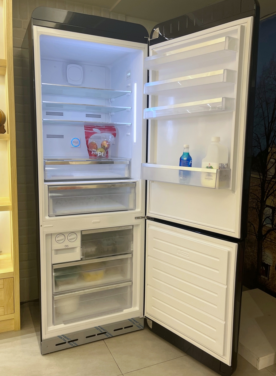 最可愛的冰箱：義大利smeg冰箱也有出大容量的了，冷凍庫的容量加大，更符合台灣人的需求