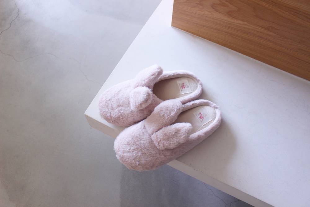 Kanaii Boom 長耳兔兔拖鞋 隨便擺在家裡任何一個角落，也都是一雙顏值很高的室內拖鞋喔