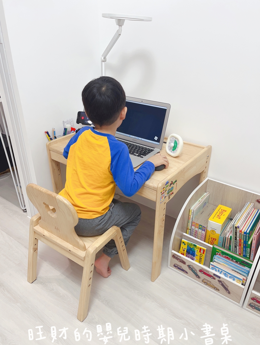 旺財的嬰兒時期成長型書桌椅 環安書桌椅
