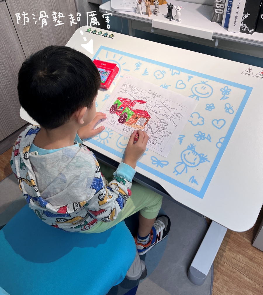 挑選小學成長書桌椅準備 可調整高度的書桌 Bestmade人學院台北