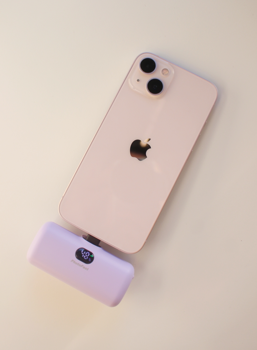 手機迷你行動電源推薦Photofast超輕量行動電源粉紫色 配粉紅色iPhone