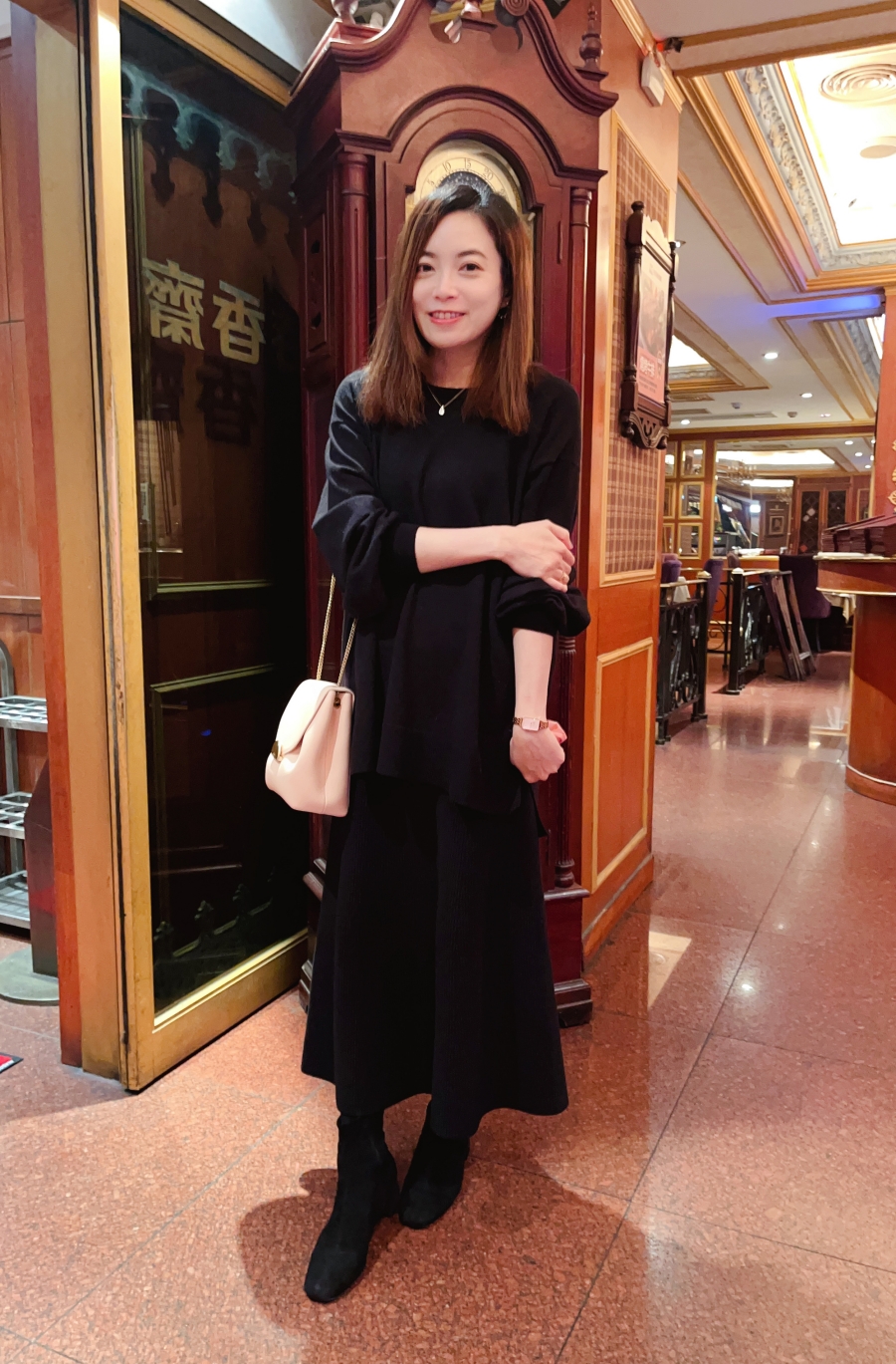 日系女裝品牌推件Global Work戰利品穿搭_黑色Melty Knit針織衫針織裙穿搭_粉色Polene鏈帶包