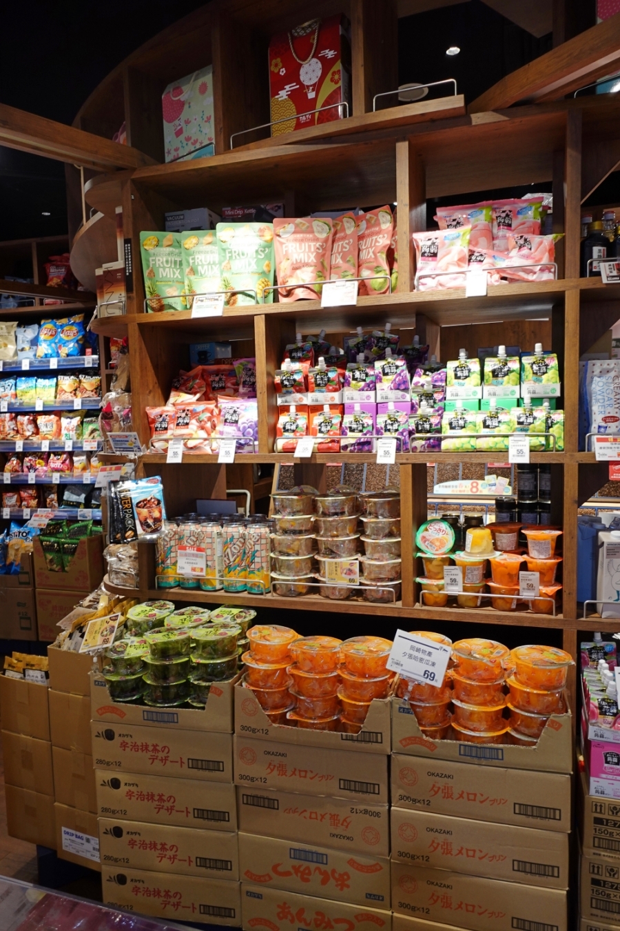 板橋咖樂迪咖啡農場在板橋車站b1美食街附近，有很多特價的日本零食很好買