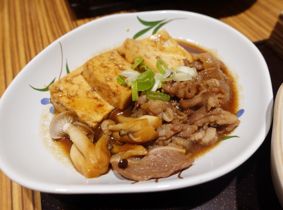 YAYOI彌生軒的壽喜豆腐牛，這碗我可以配兩碗白飯吃！超級好吃啊～