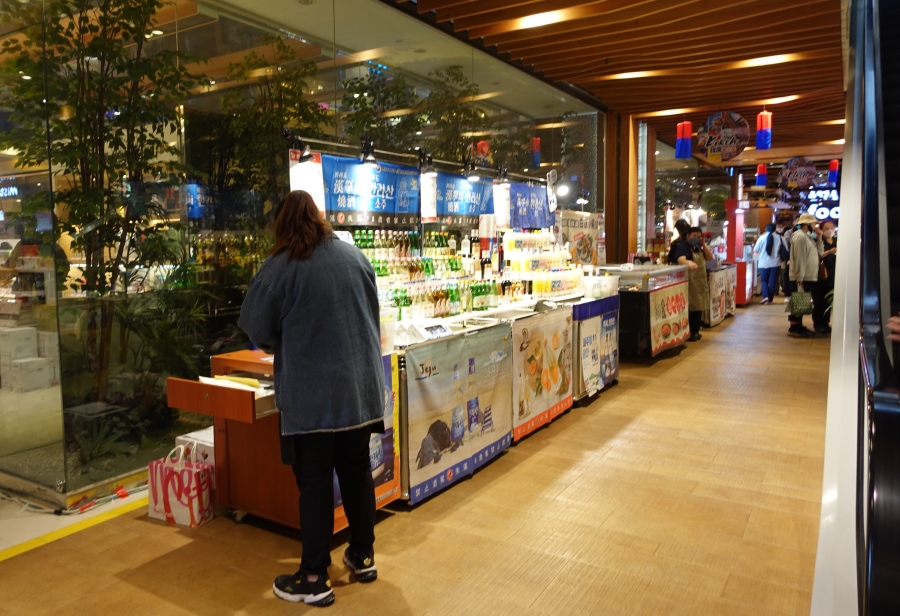 板橋大遠百B1也有韓國春之季韓國商品展的攤位耶！