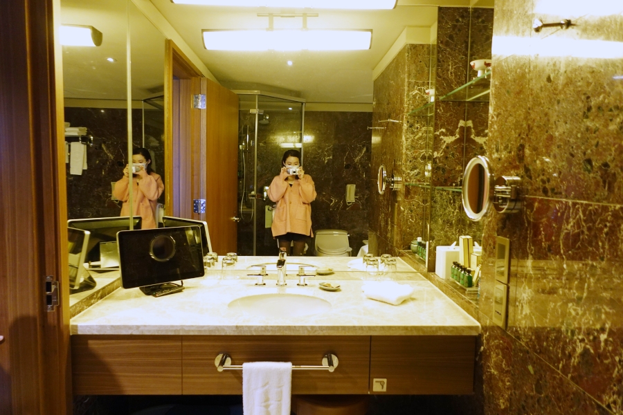 台北五星級飯店遠東香格里拉尊榮家庭房四人房開箱住宿心得，浴室很大很寬敞