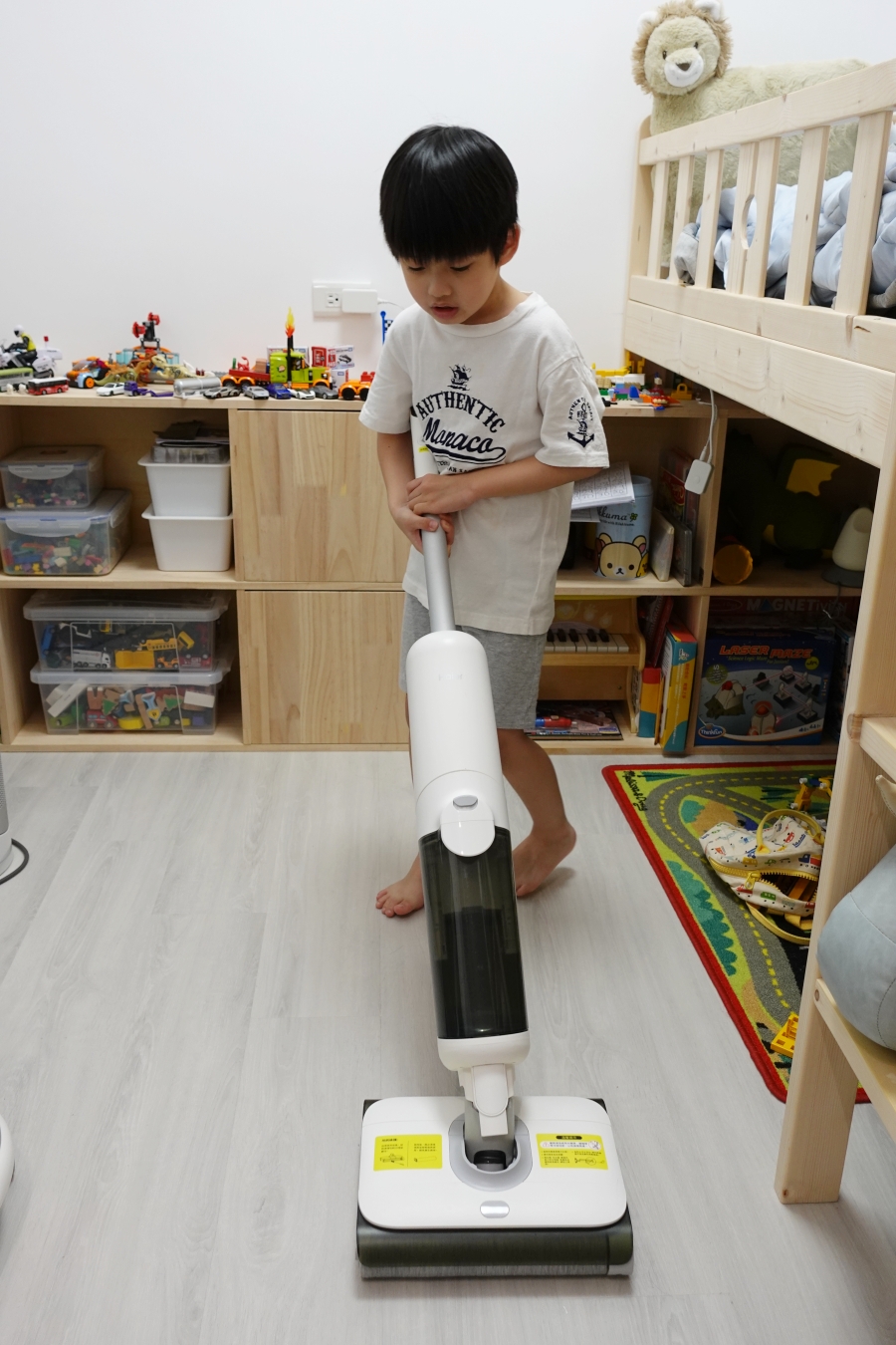 Haier海爾雙動力智慧洗地機X9高科技智慧拖把，讓小朋友也能輕鬆自己拖地洗地不費力