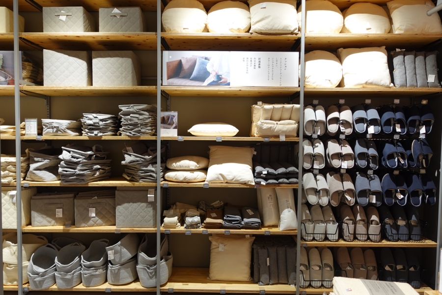 Standard Products室內拖鞋、抱枕、寢具類用品，台中三井lalaport店逛街心得