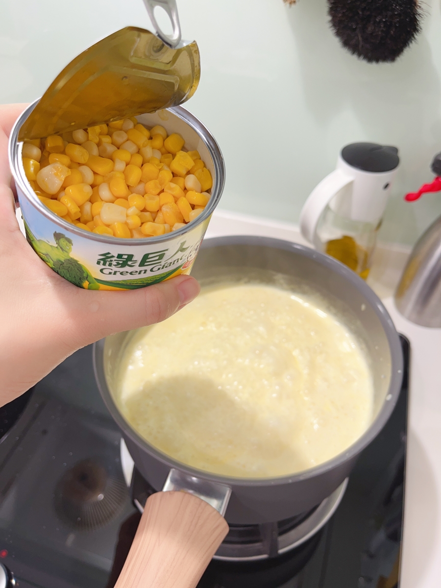 用Tefal法國特福綠生活陶瓷不沾鍋湯鍋來煮玉米濃湯