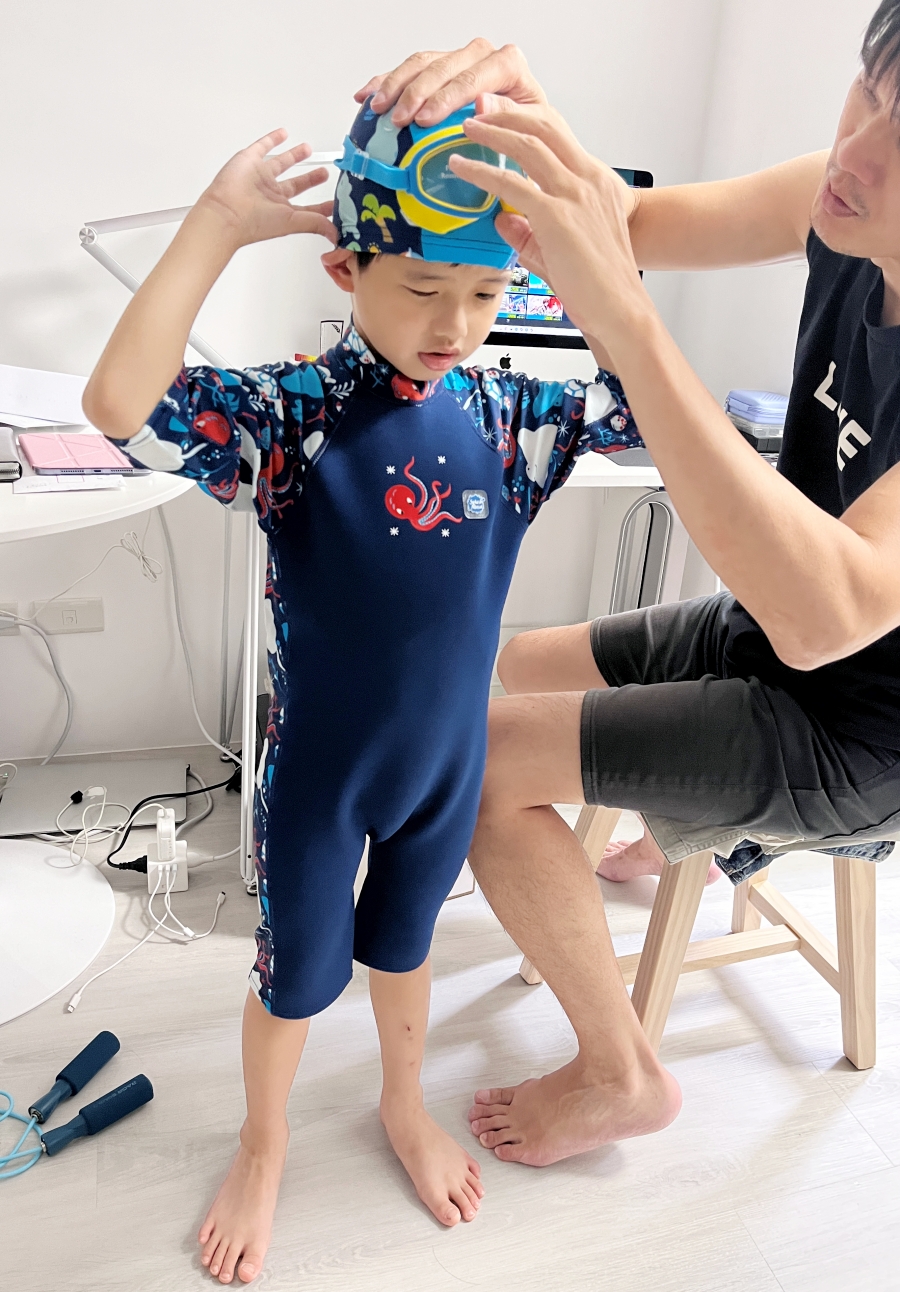 在家試穿Splash About潑寶兒童泳衣，連身泳衣防寒抗UV