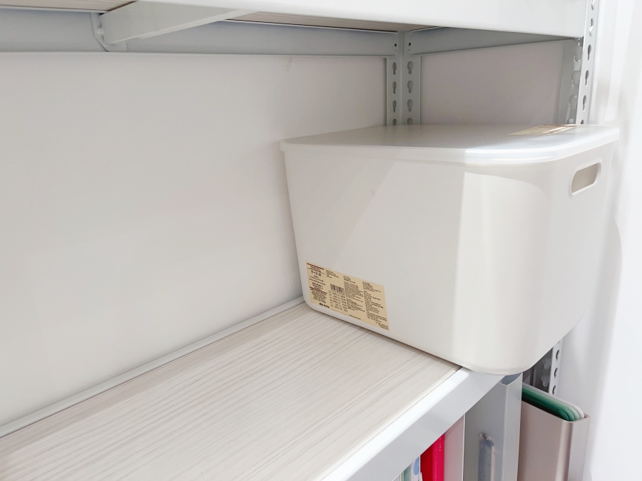 【小資裝潢日記】18坪小宅也能擁有迷你儲藏室！白色角鋼架與無印良品收納盒打造絕美白色儲藏室