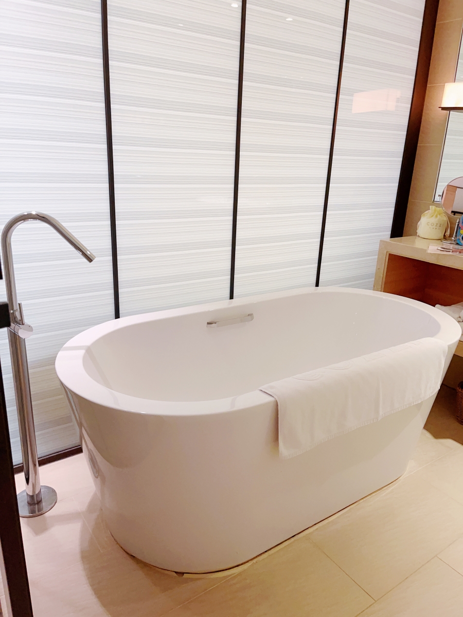 hotel cozzi台南和逸飯店台南西門館住宿心得-卡通頻道主題房大浴缸可泡澡