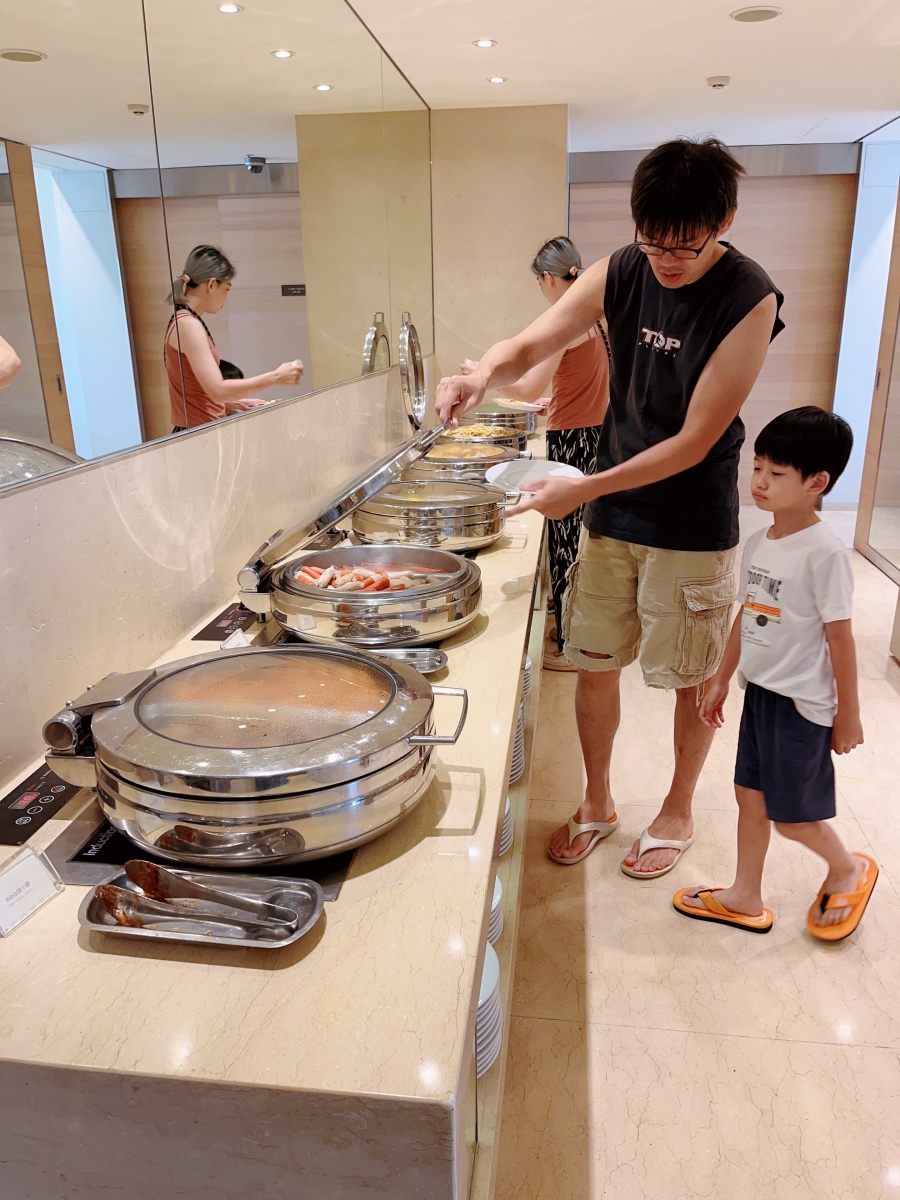 hotel cozzi台南和逸飯店台南西門館住宿心得-buffet自助式早餐菜色熱食區