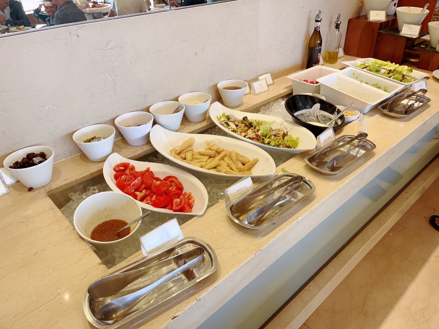 hotel cozzi台南和逸飯店台南西門館住宿心得-buffet自助式早餐菜色沙拉區