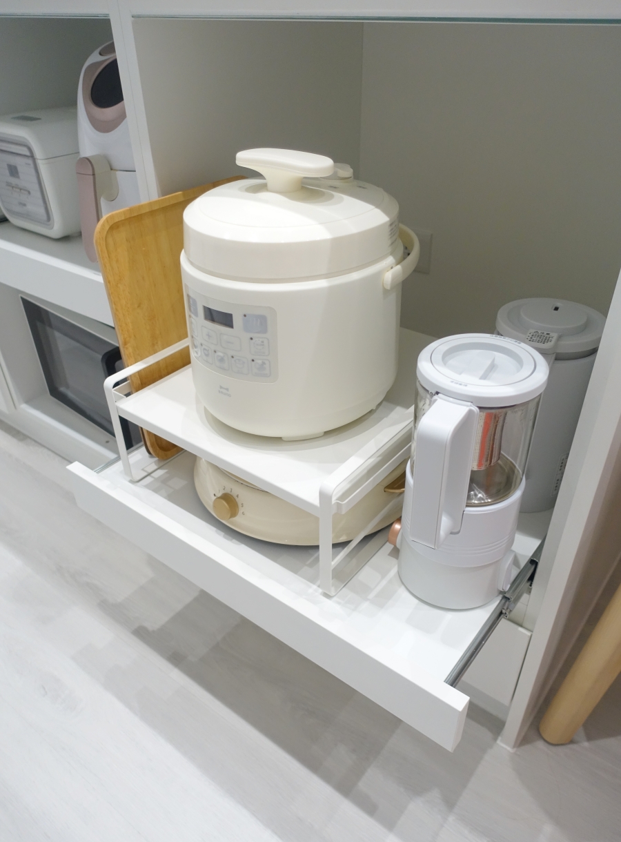 廚房中島兼電器櫃放置yamazaki收納架