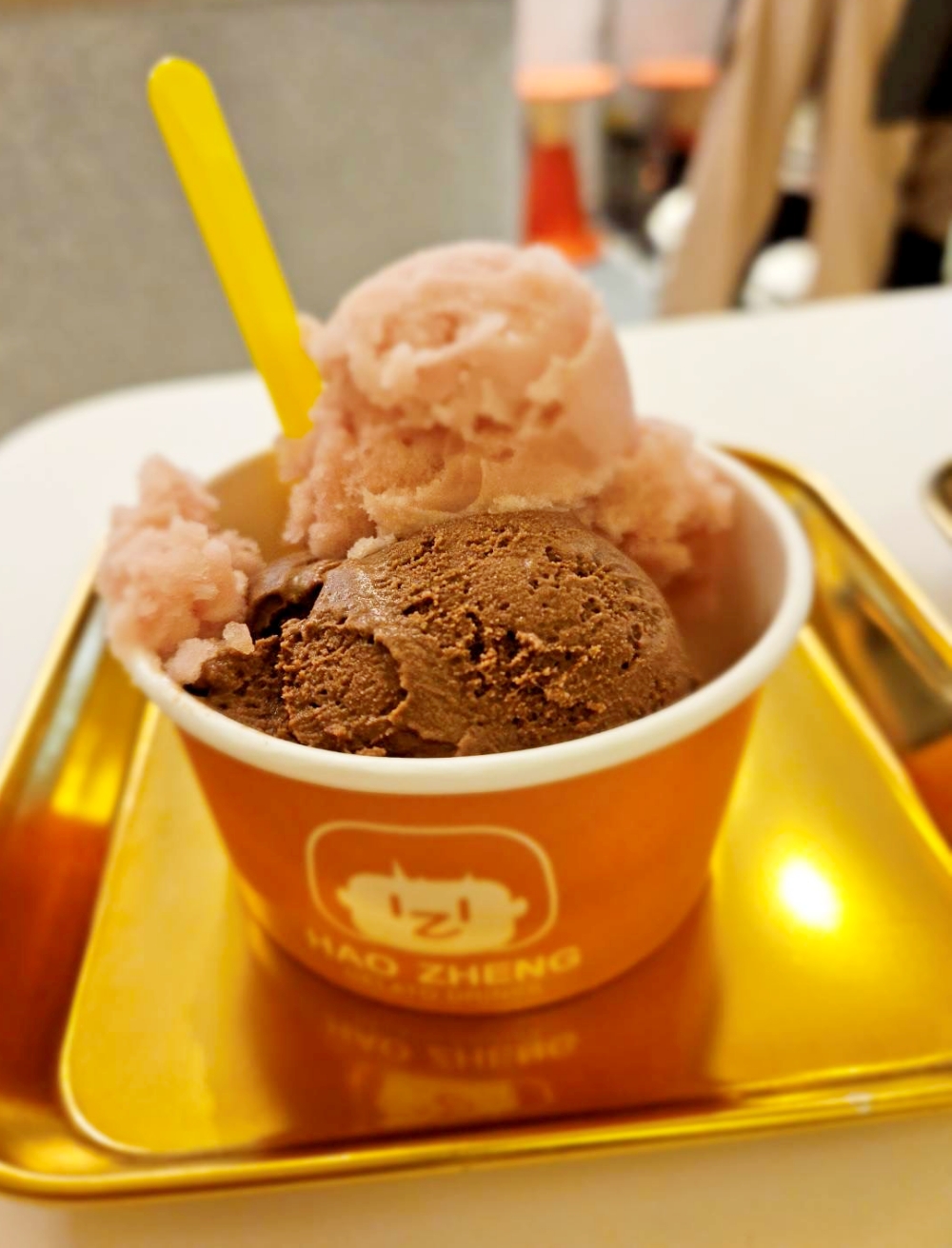 好正商行HAO ZHENG紅心芭樂冰淇淋，與巧克力冰淇淋