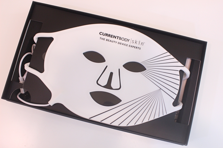 【美容儀分享】CurrentBody LED 4合1光療面膜儀開箱+使用心得(文末與經典款面膜儀比較分享) 【美容儀分享】CurrentBody LED 4合1光療面膜儀開箱+使用心得(文末與經典款面膜儀比較分享)