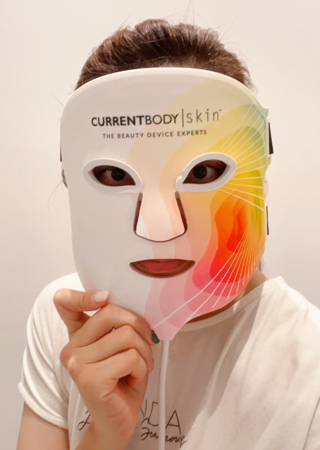【美容儀分享】CurrentBody LED 4合1光療面膜儀開箱+使用心得(文末與經典款面膜儀比較分享) 【美容儀分享】CurrentBody LED 4合1光療面膜儀開箱+使用心得(文末與經典款面膜儀比較分享)