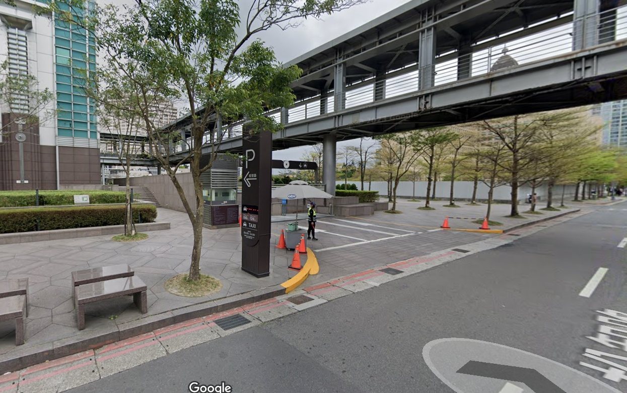 台北101停車場松智路入口，101停車場收費方式及消費折抵方式