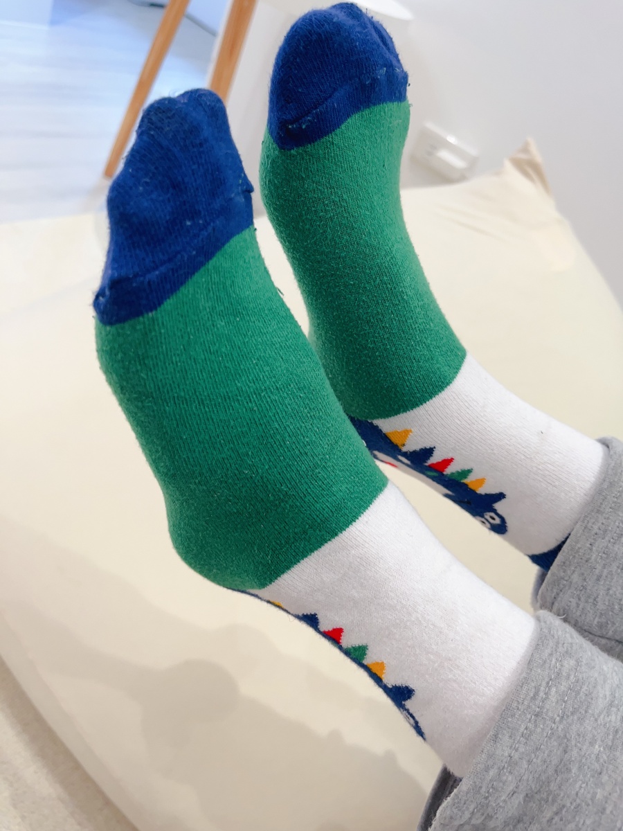 Amiss全家人的襪子童襪推薦，MIT恐龍襪穿起來超可愛