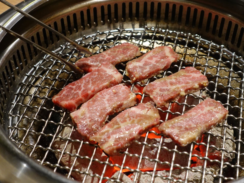 【新竹燒肉推薦】燒肉モルディブ馬爾地夫，超chill的渡假風燒肉，下班來這裡聚餐吃喝超紓壓啦！