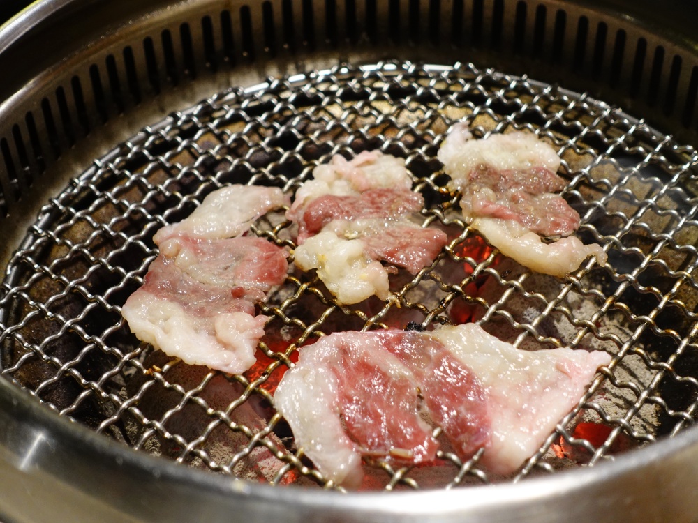 【新竹燒肉推薦】燒肉モルディブ馬爾地夫，超chill的渡假風燒肉，下班來這裡聚餐吃喝超紓壓啦！