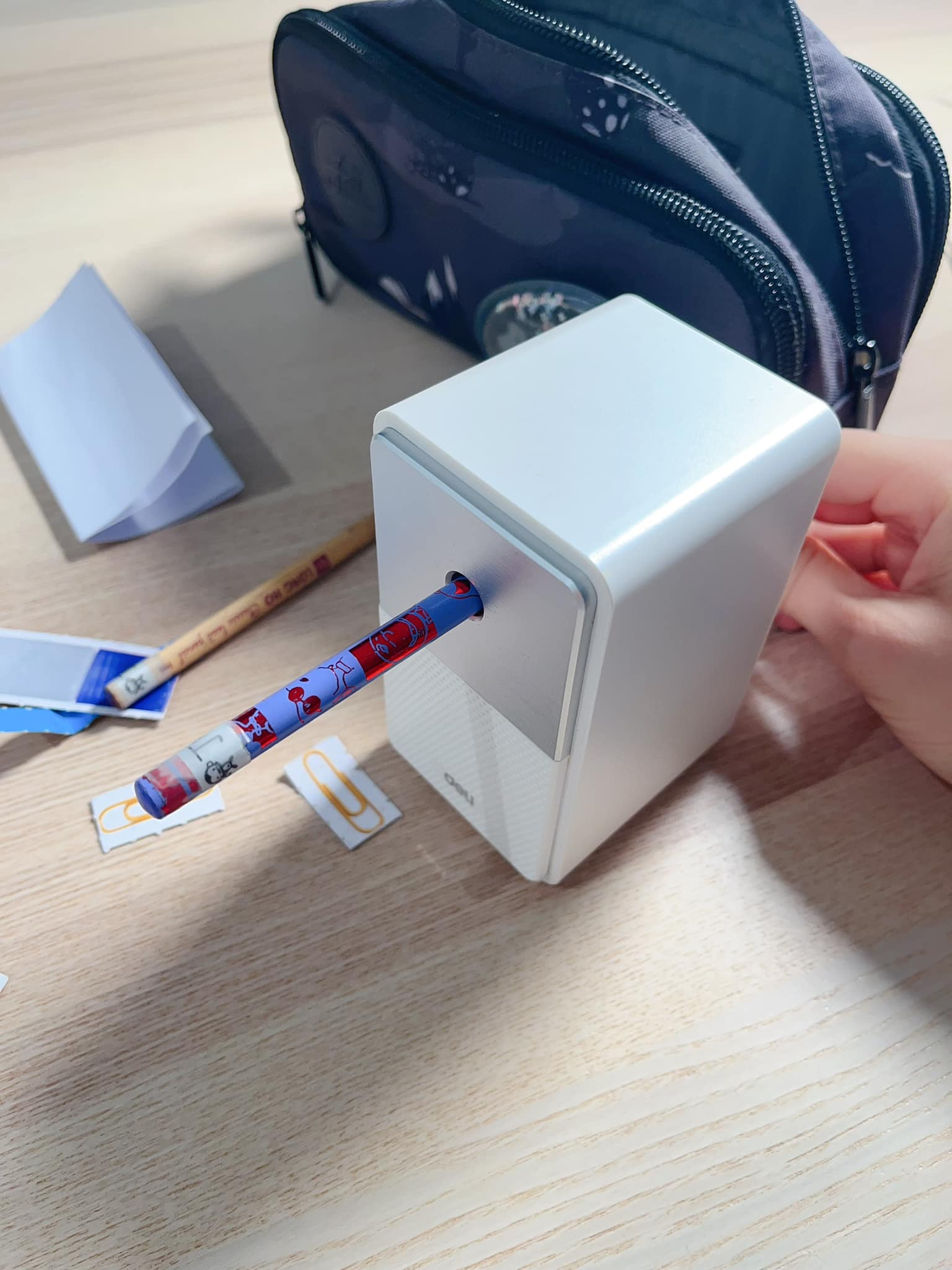 【小學生文具】Deli得力削鉛筆機，最好用的美型削鉛筆機，來自小二媽媽的真心推！