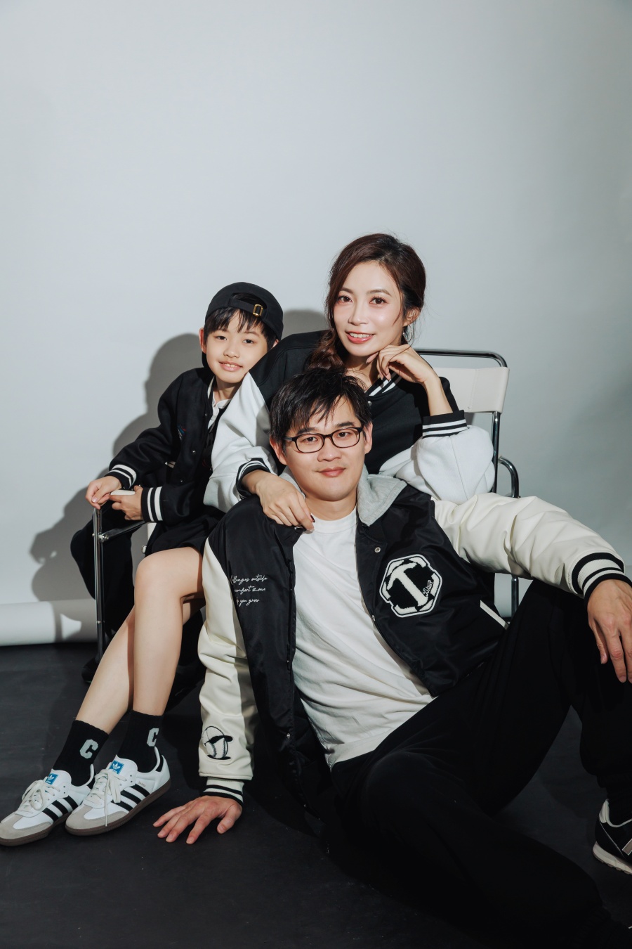 【親子寫真團購】Five Stones Studio親子婚紗寫真全家福團購方案分享，年年必拍的全家福♥